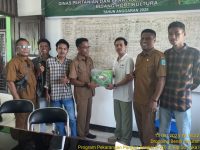 Dinas Pertanian Kabupaten Dompu melalui Bidang Hortikultura menyerahkan bantuan Program Pekarangan Pangan Bergizi (P2B) kepada Kelompok Tani Pemuda Tani Milenial Manggeasi, Senin (13/10/2025).