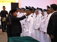 Tasming Hamid Lantik 134 Pejabat, Tegaskan Komitmen Penguatan Reformasi Birokrasi di Parepare 19 Wali Kota Parepare, Tasming Hamid, melantik dan mengambil sumpah 134 pejabat di lingkungan Pemerintah Kota Parepare.