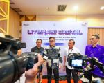 Sekretaris Daerah (Sekda) Provinsi Sulawesi Selatan, Jufri Rahman, membuka secara resmi Workshop Literasi Digital bertajuk “Smart Internet Sessions: Stay Safe with Gen Alpha (Internet Cerdas: Tetap Aman dengan Gen Alpha)” di Hotel Khas Makassar, Selasa, 14 Oktober 2025.