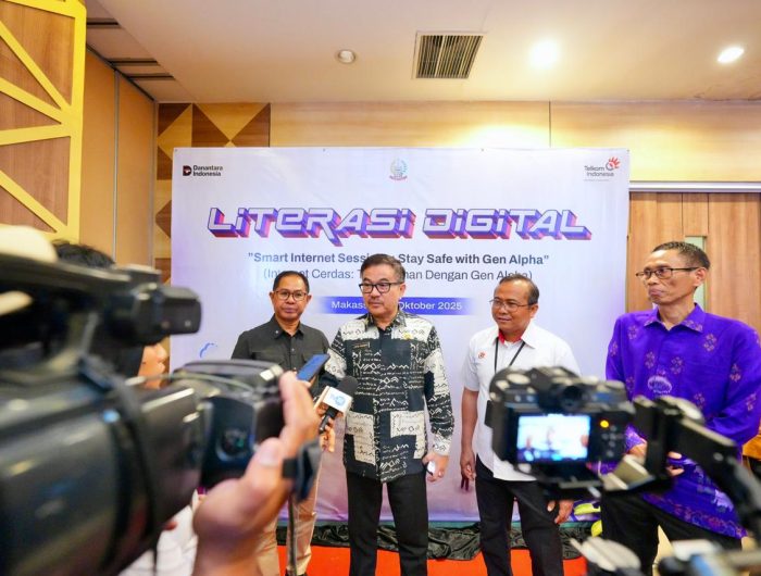 Sekretaris Daerah (Sekda) Provinsi Sulawesi Selatan, Jufri Rahman, membuka secara resmi Workshop Literasi Digital bertajuk “Smart Internet Sessions: Stay Safe with Gen Alpha (Internet Cerdas: Tetap Aman dengan Gen Alpha)” di Hotel Khas Makassar, Selasa, 14 Oktober 2025.