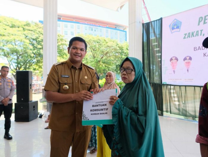 Pemerintah Kabupaten Bantaeng bersama Badan Amil Zakat Nasional (BAZNAS) Kabupaten Bantaeng melaksanakan penyaluran Zakat, Infak, dan Sedekah (ZIS) kepada mustahik, di Tribun Seruni Bantaeng, Selasa, 14 Oktober 2025.