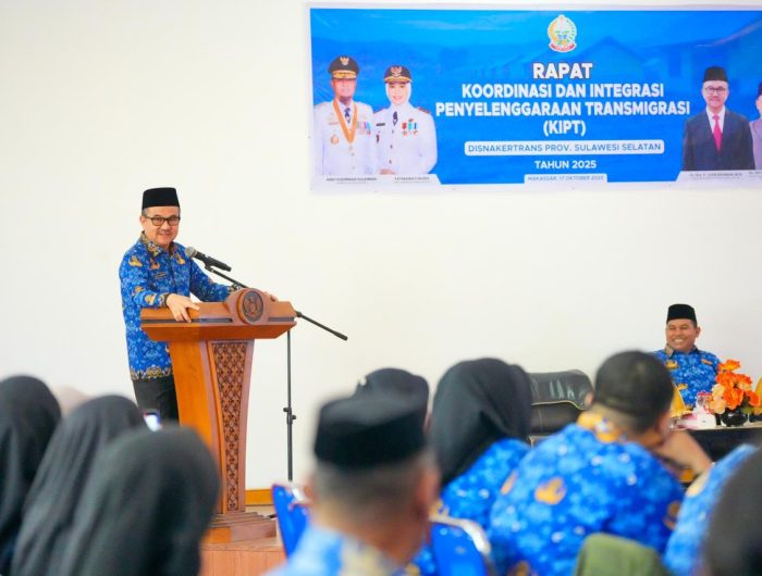 Sekretaris Daerah Provinsi Sulawesi Selatan, Jufri Rahman, secara resmi membuka Rapat Koordinasi dan Integrasi Penyelenggaraan Transmigrasi (KIPT) yang diselenggarakan Dinas Tenaga Kerja dan Transmigrasi (Disnakertrans) Provinsi Sulsel di Aula kantor Disnakertrans, Jumat, 17 Oktober 2025.