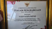 Pemerintah Kota Parepare menorehkan prestasi membanggakan di tingkat Provinsi Sulawesi Selatan. Kota ini meraih dua penghargaan dari Pemerintah Provinsi Sulsel atas capaian kinerja dalam dua kategori utama, yakni penurunan jumlah penduduk miskin ekstrem dan peningkatan kualitas lingkungan hidup.