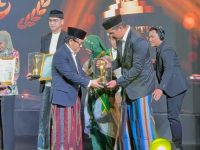 Bupati Uji Nurdin Raih Penghargaan Pesantren Award 2025 12 IMG 20251021 WA0020 copy 640x427