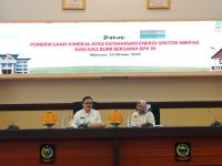 Sekretaris Daerah (Sekda) Provinsi Sulawesi Selatan, Jufri Rahman, mendorong pemerintah kabupaten dan kota di Sulsel untuk memperkuat kemampuan lobi dan negosiasi konstruktif dengan para pemangku kepentingan strategis dalam rangka meningkatkan pendapatan asli daerah (PAD), khususnya dari sektor energi dan sumber daya alam.