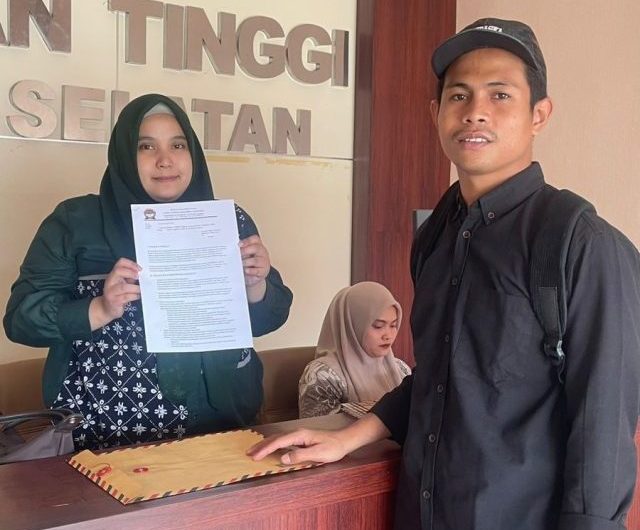 Puluhan mahasiswa yang tergabung dalam Garda Aktivis Mahasiswa Indonesia (GAKMI) resmi melaporkan dugaan tindak pidana korupsi dalam proyek pengadaan dan penanaman bibit nanas di Kabupaten Barru, Kecamatan Pujananting, Desa Jangan-Jangan, dengan nilai anggaran mencapai Rp60 miliar.