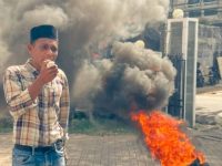 Aksi demonstrasi jilid II yang digelar oleh Garda Aktivis Mahasiswa Indonesia (GAKMI) di depan kantor Dinas Tanaman Pangan, Hortikultura dan Perkebunan (TPHBUN) Sulawesi Selatan berlangsung memanas.