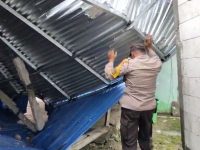 Detik-Detik Maros Diterjang Puting Beliung: Atap Terbang, Warga Panik Berlarian! 13 30e4f7cb 1a96 4691 b08e 114c592eeb32