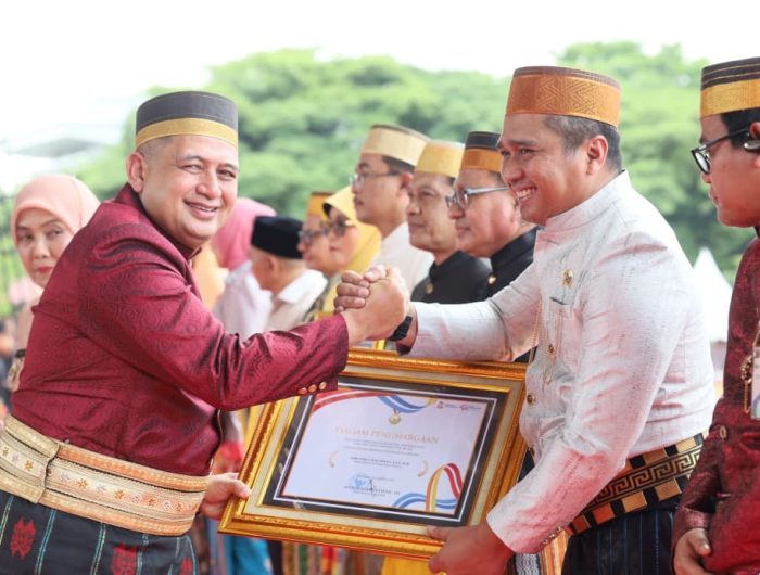 Momentum HUT Makassar, Appi Bagi-Bagi Beasiswa hingga Penghargaan Teladan 13 4b5d5bd8 6678 48aa bc62 63a7ed2ca599