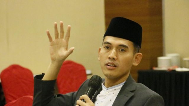 KH Asrorun Niam: Jangan Ungkit Masa Lalu, Semua Mantan Presiden Layak Jadi Pahlawan Nasional 13 Ketua Majelis Ulama Indonesia (MUI) Bidang Fatwa, KH Asrorun Niam Sholeh, menyatakan bahwa seluruh mantan presiden Indonesia yang telah wafat layak dianugerahi gelar Pahlawan Nasional. Ia menilai, masing-masing presiden telah memberikan kontribusi besar bagi bangsa dan negara di masa kepemimpinannya.
