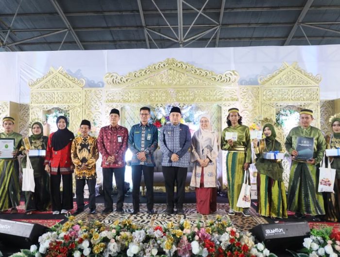 Ada Istri Baru Melahirkan Saat Sidang! Isbat Nikah Massal HUT Makassar Bikin Haru 13 8cee1969 17b1 4839 b24a 4e63783252da