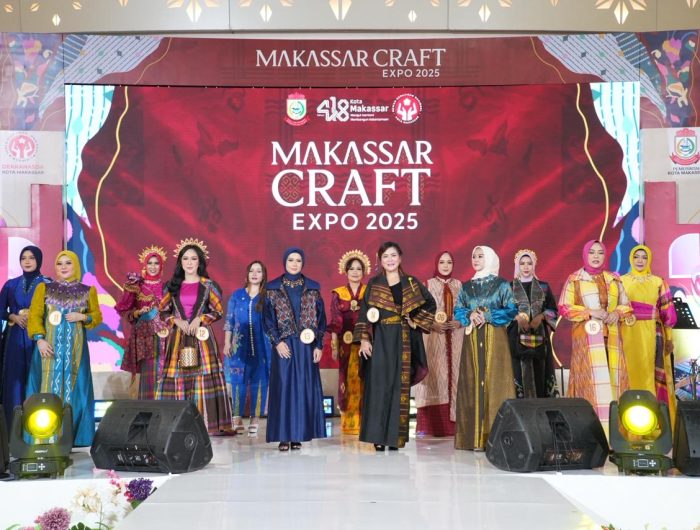 Dari Tenun Sampai Songket, Fashion Show Wastra di Makassar Craft Expo Bikin Heboh Mall 13 958d8dba a051 44bd a9e4 5a3e3bd0e066