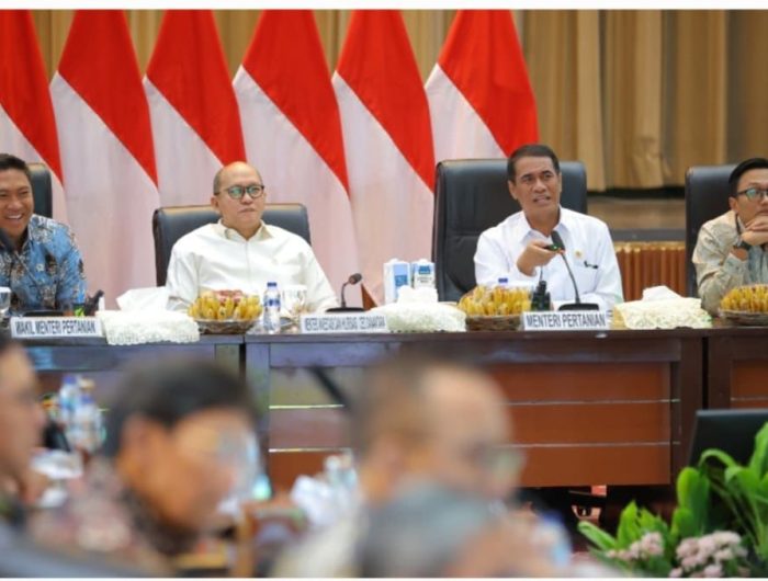 Mentan Amran dan Menteri Rosan: Investasi Hilirisasi Pertanian Capai 371 Triliun, Jadi Motor Pertumbuhan Ekonomi Baru 13 Pemerintah terus mempercepat langkah hilirisasi sektor pertanian untuk memperkuat nilai tambah komoditas dalam negeri dan membuka jutaan lapangan kerja baru.