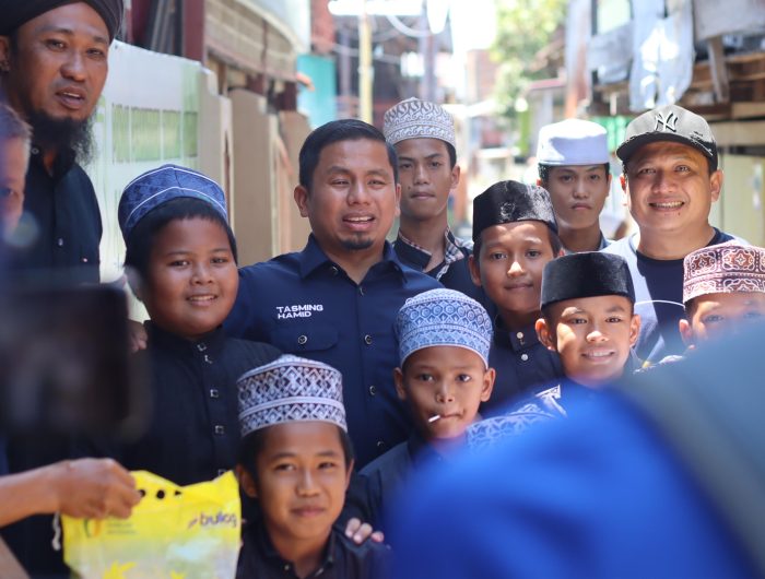 Dalam rangka memperingati Hari Ulang Tahun (HUT) ke-14 Partai NasDem, Dewan Pimpinan Daerah (DPD) II Partai NasDem Kota Parepare menggelar serangkaian kegiatan sosial bertajuk NasDem Berbagi.