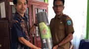 Kepala Bidang Hortikultura Dinas Pertanian Kabupaten Dompu, Supratmojo S.Pt, kembali menunjukkan komitmennya dalam mendukung pengembangan pertanian milenial. Kali ini, ia menyerahkan bantuan berupa plastik mulsa kepada Kelompok Pemuda Tani Milenial Manggeasi.