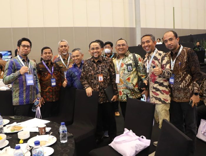 Pemkot Parepare Perkuat Sinergi Pusat dan Daerah Lewat Dua Rakor Nasional Strategis 13 Wali Kota Parepare, Tasming Hamid, menghadiri Rapat Koordinasi (Rakor) Kepala Daerah terkait Revitalisasi Satuan Pendidikan dan Digitalisasi Pembelajaran Tahun Anggaran 2026 yang digelar oleh Kementerian Pendidikan, Kamis (13/11/2025).