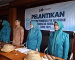 Camat Mamjang Andi Irdan Pandita, S.STP., M.Si, mendampingi Ketua TP PKK Kecamatan Mamajang, Andi Syarti Irdan, S.Psi, pada kegiatan Pelantikan dan Serah Terima Jabatan Ketua TP PKK Kelurahan se-Kecamatan Mamajang yang dirangkaikan dengan Pengukuhan Ketua Bunda PAUD Kelurahan se-Kecamatan Mamajang yang berlangsung di Aula Kantor Camat Mamajang (Kamis,13/11/2025).