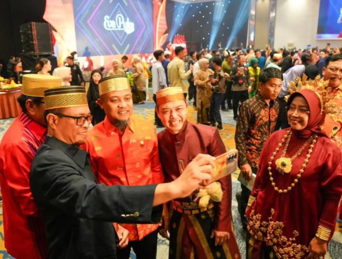 Gubernur Sulawesi Selatan (Sulsel), Andi Sudirman Sulaiman menyampaikan apresiasi tinggi terhadap peran Kerukunan Keluarga Sulawesi Selatan (KKSS) yang dinilai sebagai mitra strategis pemerintah daerah.