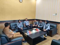 Balai Pemasyarakatan (Bapas) Kelas II Watampone melakukan koordinasi intensif dengan Pemerintah Kabupaten Bone terkait persiapan pelaksanaan pidana alternatif berupa kerja sosial sebagaimana diamanatkan Undang-Undang Nomor 1 Tahun 2023 tentang KUHP. Pertemuan berlangsung pada Selasa, 18 November 2025, dan diterima langsung oleh Wakil Bupati Bone, Dr. H. Andi Akmal Pasluddin, S.P., M.M., di ruang kerjanya.