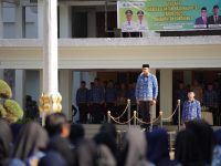 Pemerintah Kabupaten Bantaeng menggelar Upacara Hari Kesehatan Nasional yang dirangkaikan dengan Peringatan Hari Kesadaran Nasional Tahun 2025, di Halaman Kantor Bupati Bantaeng, Selasa, 18 November 2025.