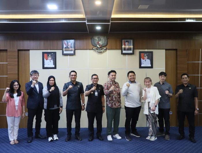 Pemerintah Kota Parepare menerima kunjungan PT Kilau Energi Abadi Hijau (KEAH) bersama mitra teknologi mereka dari Jepang, Biotech Works–H2, di Lounge B.J. Habibie, Kantor Wali Kota Parepare.