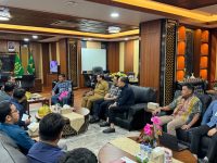 Direktur Utama Asradi S.E., M.H, Komisaris Utama Dr. M. Iqbal Suaib bersama jajaran pimpinan PT. SCI (Perseroda) silaturahmi bersama Kepala Kejaksaan Tinggi Sulawesi Selatan Dr. Didik Farkhan Alisyahdi. Senin, 24 November 2025.