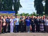 Pemerintah Provinsi Sulawesi Selatan (Pemprov Sulsel) menyambut positif kebijakan strategis pemerintah pusat terkait peningkatan kesejahteraan guru. Hal ini ditegaskan Wakil Gubernur Sulawesi Selatan, Fatmawati Rusdi, saat memimpin upacara peringatan Hari Guru Nasional (HGN) 2025 di Lapangan Upacara Kantor Gubernur Sulsel, Selasa, 25 November 2025.