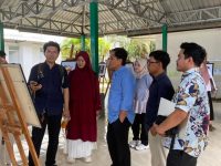 Mahasiswa Program Studi Teknologi Pendidikan, Universitas Negeri Makassar (UNM), menampilkan karya visual mereka dalam bentuk pameran fotografi bertema “Memotret Warga untuk Warga”.