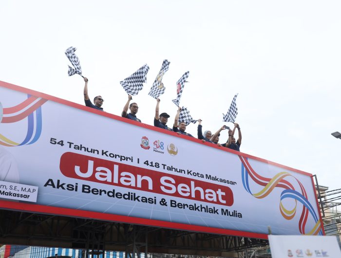 Semarak HUT ke-418 Makassar, Kepala BKN RI Ikut Jalan Sehat Bersama Appi-Aliyah 13 c771b653 b2ab 4690 95b8 39a847dfe83f