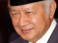 NU dan Muhammadiyah Tolak Wacana Penganugerahan Gelar Pahlawan Nasional untuk Soeharto 13 Dua organisasi Islam terbesar di Indonesia, Nahdlatul Ulama (NU) dan Muhammadiyah, menyatakan penolakan terhadap rencana pemerintah memberikan gelar Pahlawan Nasional kepada Presiden ke-2 RI, Soeharto.