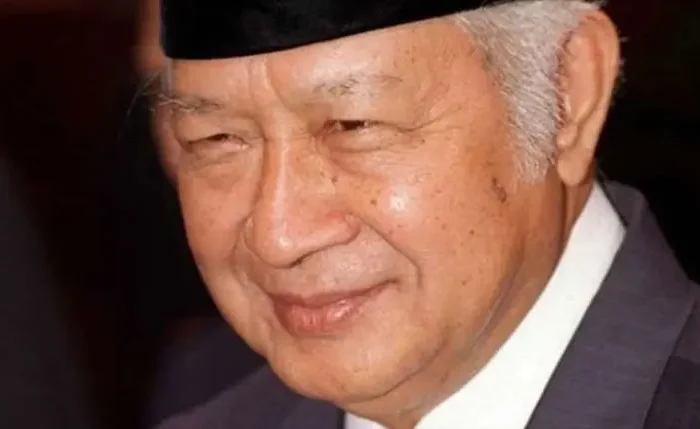 NU dan Muhammadiyah Tolak Wacana Penganugerahan Gelar Pahlawan Nasional untuk Soeharto 13 Dua organisasi Islam terbesar di Indonesia, Nahdlatul Ulama (NU) dan Muhammadiyah, menyatakan penolakan terhadap rencana pemerintah memberikan gelar Pahlawan Nasional kepada Presiden ke-2 RI, Soeharto.