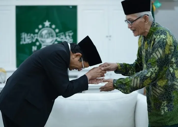 Rais Aam Pengurus Besar Nahdlatul Ulama (PBNU), KH Miftachul Akhyar, menyatakan bahwa KH Yahya Cholil Staquf (Gus Yahya) resmi tidak lagi menjabat sebagai Ketua Umum PBNU sejak 26 November 2025. Dengan demikian, seluruh kewenangan kepemimpinan organisasi kini berada di bawah otoritas Rais Aam.