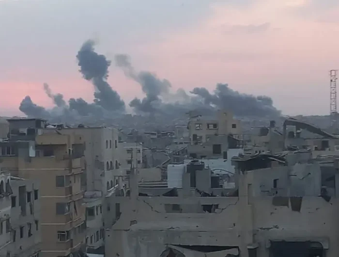 Gaza Kembali Dihujani Serangan: Israel Langgar Gencatan Senjata, Perdamaian Hanya Ilusi 13 Situasi di Jalur Gaza kembali memanas. Di tengah kesepakatan gencatan senjata yang seharusnya memberi harapan bagi warga sipil, Israel kembali melancarkan serangan udara ke sejumlah wilayah, termasuk Gaza City dan Khan Yunis, Rabu (5/11/2025) malam.