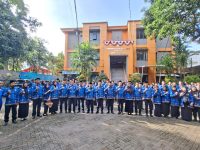 Dalam rangka memperingati Hari Ulang Tahun (HUT) ke-54 Korps Pegawai Republik Indonesia (KORPRI), Pemerintah Kecamatan Mamajang menggelar upacara bendera di halaman Kantor Kecamatan Mamajang, Jalan Lanto Dg. Pasewang No. 10 Makassar, Senin (1/12/2025).