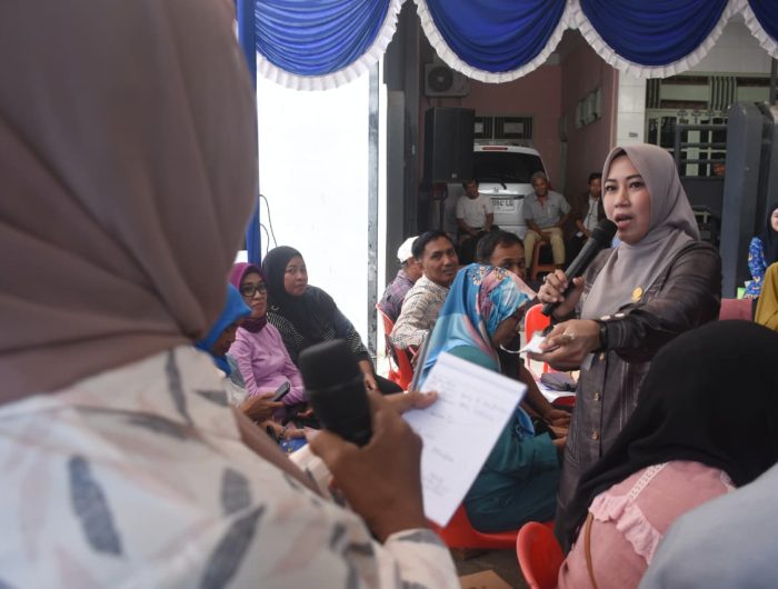 Fatma Wahyudin Serap Aspirasi Warga Terkait Pengawasan APBD dan Penanganan Kekerasan Seksual 13 Anggota DPRD Provinsi Sulawesi Selatan, Fatma Wahyudin, melaksanakan agenda Fungsi Pengawasan APBD Tahun Anggaran 2025 bersama masyarakat di Jalan Datuk Ribandang 1, Kelurahan La'latang, Kecamatan Tallo, Senin (1/12/2025).