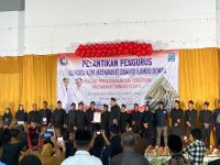 Bupati Dompu Tegaskan Solidaritas dalam Pelantikan Pengurus LAMDO 15 Pelantikan Pengurus Lembaga Adat Masyarakat Donggo (LAMDO) Kabupaten Dompu berlangsung lancar dan khidmat dengan dihadiri sejumlah tokoh penting daerah, termasuk Bupati Dompu Bambang Firdaus, S.E, Selasa (2/12/2025).