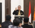 Anggota Komisi II DPR RI, Taufan Pawe dari Fraksi Partai Golkar, yang juga menjabat sebagai Anggota Badan Anggaran (Banggar) DPR RI, memberikan sejumlah catatan strategis rapat kerja Komisi II untuk membahas evaluasi dan proyeksi program kerja kementerian/lembaga 2025 yang digelar pada Selasa (25/11/2025).