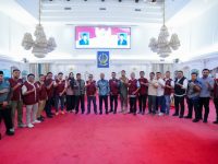 Gubernur Sulawesi Selatan, Andi Sudirman Sulaiman resmi melepas Tim Pemprov Sulsel yang akan bertugas membantu penanganan tanggap bencana di tiga provinsi terdampak banjir dan longsor, yakni Aceh, Sumatera Utara (Sumut) dan Sumatera Barat (Sumbar).