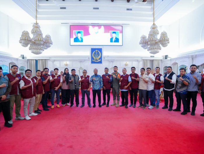 Gubernur Sulawesi Selatan, Andi Sudirman Sulaiman resmi melepas Tim Pemprov Sulsel yang akan bertugas membantu penanganan tanggap bencana di tiga provinsi terdampak banjir dan longsor, yakni Aceh, Sumatera Utara (Sumut) dan Sumatera Barat (Sumbar).