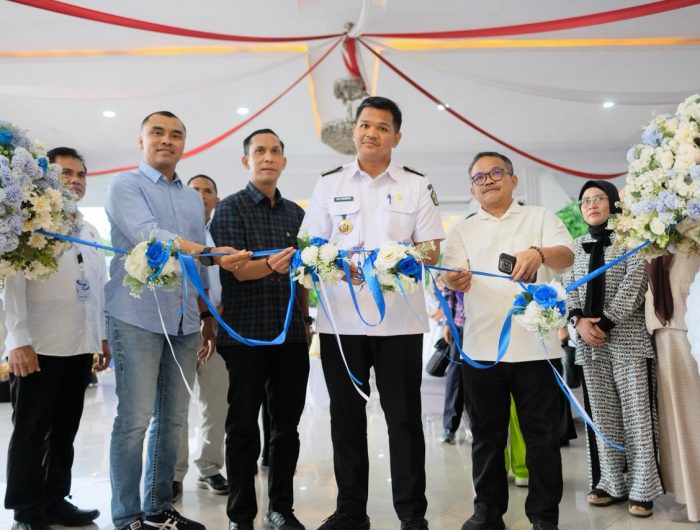 Bupati Uji Nurdin buka Bantaeng Expo 2025: Teguhkan Komitmen Melestarikan Tradisi dan Memajukan UMKM 13 Pemerintah Kabupaten Bantaeng secara resmi membuka Bantaeng Expo: Pameran Investasi dan UMKM Exhibition sebagai salah satu rangkaian utama peringatan Hari Jadi Kabupaten Bantaeng ke-771 yang berlangsung di kawasan Pantai Seruni Bantaeng, Rabu 3 Desember 2025.