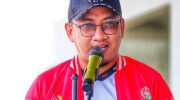Nama Erwin Sodding belakangan ini mulai banyak diperbincangkan di lingkungan sepakbola Sulawesi Selatan. Figur muda yang lahir di Kota Parepare pada 18 Agustus 1986 dan tumbuh besar di Sengkang, Kabupaten Wajo, ini digadang-gadang sebagai salah satu kandidat kuat dalam pemilihan Ketua Asprov PSSI Sulawesi Selatan periode 2025–2029.