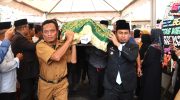Wali Kota Parepare, Tasming Hamid, mengajak seluruh pejabat yang hadir dalam pelantikan pejabat administrator, pengawas, serta penugasan kepala puskesmas untuk mendoakan almarhum H Syamsul Latanro (HSL). Tokoh masyarakat sekaligus dermawan besar Kota Parepare itu wafat pada Ahad, 7 Desember 2025.