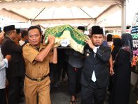 Usai Melantik Pejabat, Wali Kota Tasming Doakan Almarhum H Syamsul Latanro 14 Wali Kota Parepare, Tasming Hamid, mengajak seluruh pejabat yang hadir dalam pelantikan pejabat administrator, pengawas, serta penugasan kepala puskesmas untuk mendoakan almarhum H Syamsul Latanro (HSL). Tokoh masyarakat sekaligus dermawan besar Kota Parepare itu wafat pada Ahad, 7 Desember 2025.