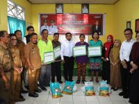 Tasming Hamid Lepas Tim Pasar Murah, Pemkot Parepare Salurkan 700 Paket untuk 22 Kelurahan 16 Wali Kota Parepare, Tasming Hamid melepas Tim Pasar Murah Natal dan Tahun Baru di kantor Kelurahan Bukit Harapan, Senin 8 Desember 2025. Program ini menjadi langkah Pemerintah Kota Parepare membantu warga pra sejahtera memenuhi kebutuhan pokok menjelang Natal dan tahun baru.