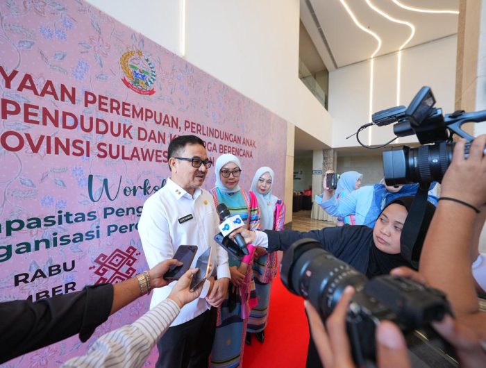 Sekretaris Daerah Provinsi Sulawesi Selatan, Jufri Rahman, membuka secara resmi Workshop Peningkatan Kapasitas Pengasuhan Berbasis Hak Anak bagi organisasi perempuan yang diselenggarakan oleh Darma Wanita Persatuan (DWP) Sulsel di Hotel Claro, Rabu, 10 Desember 2025.