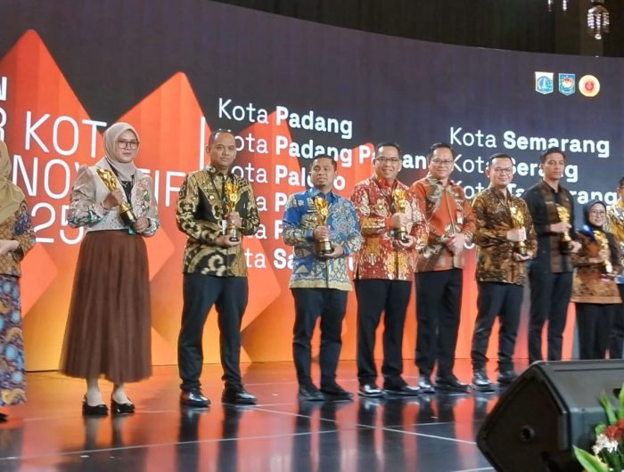 Tasming Hamid Terima Penghargaan pada IGA 2025, Inovasi Pemkot Parepare Diakui Nasional 13 Kota Parepare resmi meraih predikat Kota Sangat Inovatif pada ajang Innovative Government Award 2025 yang digelar Kementerian Dalam Negeri di Jakarta, Rabu 10 Desember 2025.