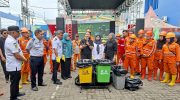 Program Jelajah Sampah Makassar 2025 kembali dilaksanakan di Kecamatan Mamajang dan dipusatkan di Halaman Kampus Polimarim AMI Makassar, Jalan Nuri No. 1, Kelurahan Sambung Jawa, Rabu (10/12/2025).