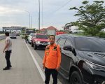 Gubernur Sulawesi Selatan, Andi Sudirman Sulaiman, memimpin langsung penyaluran bantuan kepada korban banjir di Aceh Tamiang, Provinsi Aceh, Kamis (11/12/2025).