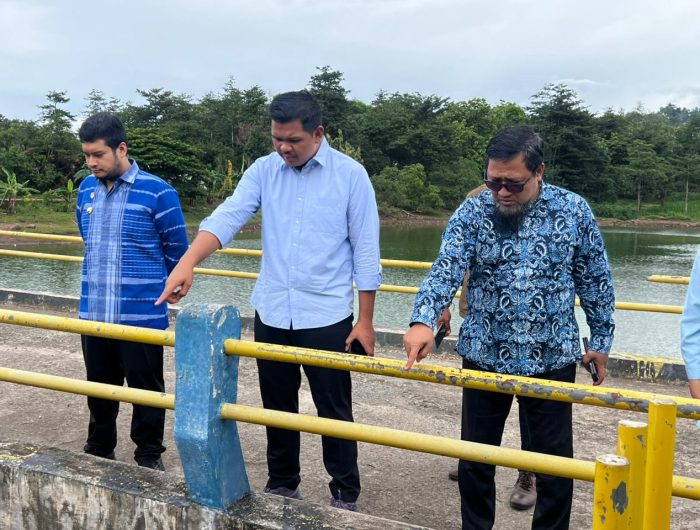 Bupati Bantaeng Terima Kunjungan Bupati Buton dan Koordinator Jalan Kementerian PPN/Bappenas 13 Bupati Bantaeng, M. Fathul Fauzy Nurdin (Uji Nurdin) menerima kunjungan Koordinator Jalan dan Laut Direktorat Konektivitas dan Infrastuktur Logistik Kedeputian Bidang Infrastruktur Kementerian Perencanaan Pembangunan Nasional, Badan Perencanaan Pembangunan Nasional (PPN/Bapennas), Ahmad Zainuddin, Sabtu, 13 Desember 2025.