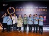 Wakil Gubernur Sulawesi Selatan, Fatmawati Rusdi, menerima penghargaan Tokoh Perempuan Peduli Penyiaran pada ajang Anugerah Penyiaran Sulawesi Selatan: Dua Dekade KPID Awards 2025. Kegiatan tersebut berlangsung di Ballroom Teater Menara Phinisi, Universitas Negeri Makassar (UNM), Senin, 15 Desember 2025.